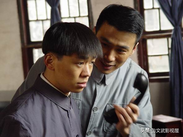 风筝军统六哥郑耀先穿八路军衣服,风筝军统六哥救下兄弟的场面