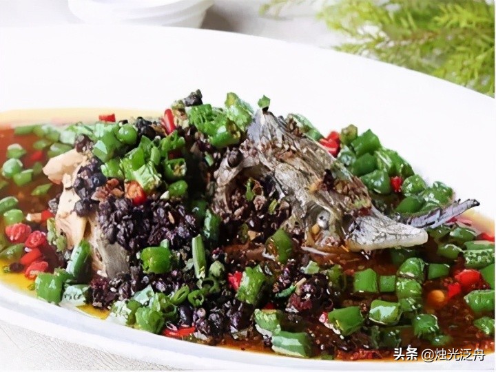 美食推荐：金橘狗肉煲、甘蓝拌青椒丝、豉椒鲟鱼制作方法