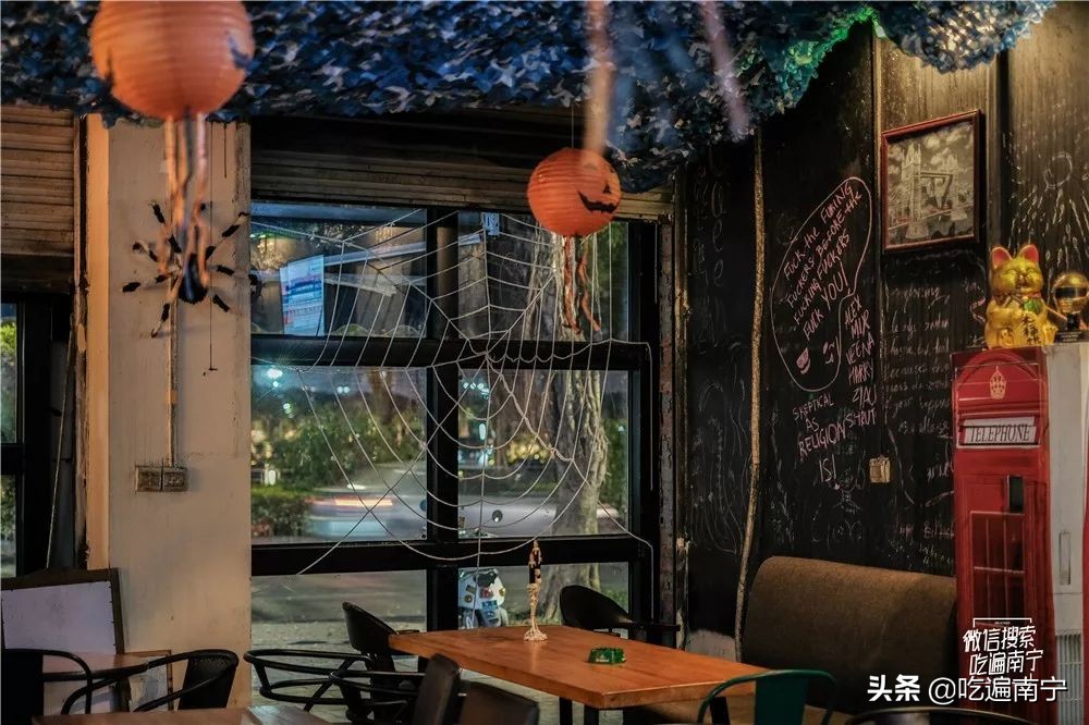 江北大道一家“特别”的酒吧，走进去发现全是外国人