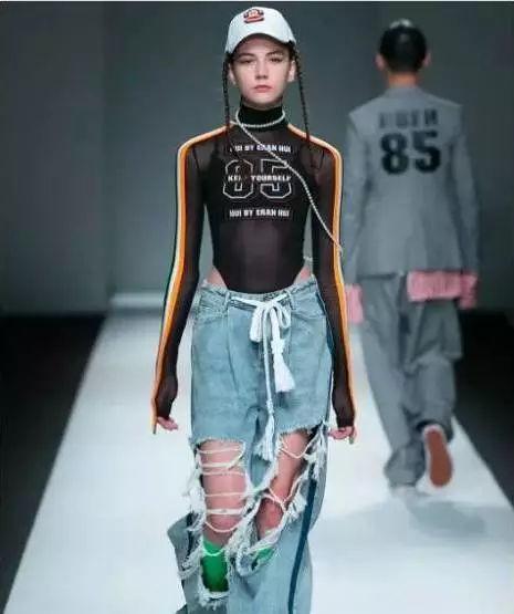 童模为什么都长那么好看,被啃的小孩