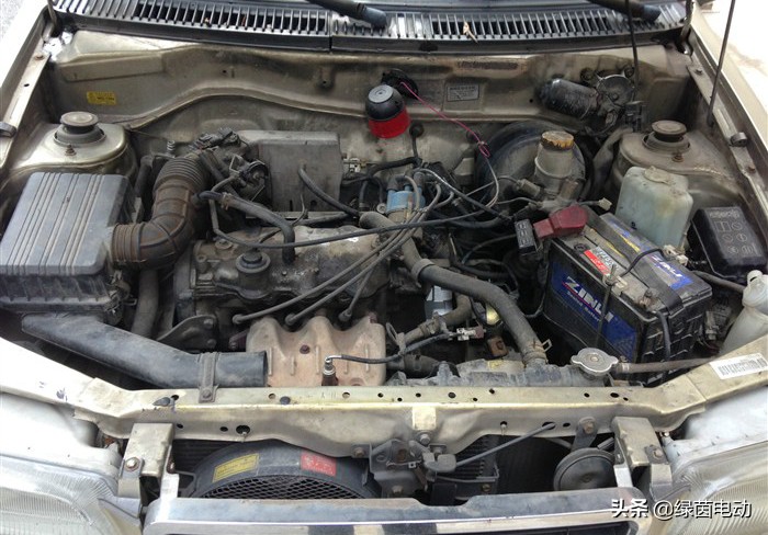 老款经典夏利两厢二手,2004年两厢夏利图片