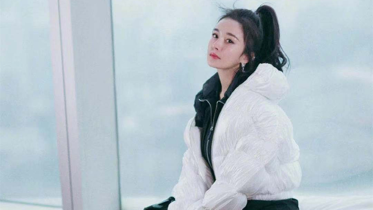 杨幂同款波司登冰羽蓝搭配,波司登杨幂冲锋衣怎么搭配