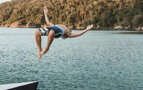 法穆兰v45和绿水鬼哪个档次高,金表绿水鬼手表多少钱