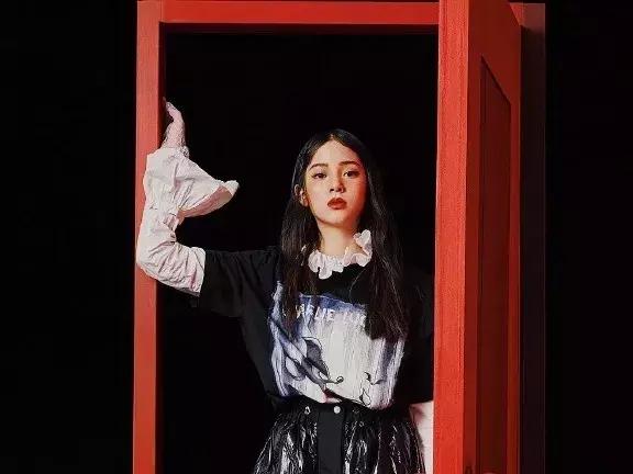 最简单的复古雀斑妆,雀斑多的底妆化妆教程