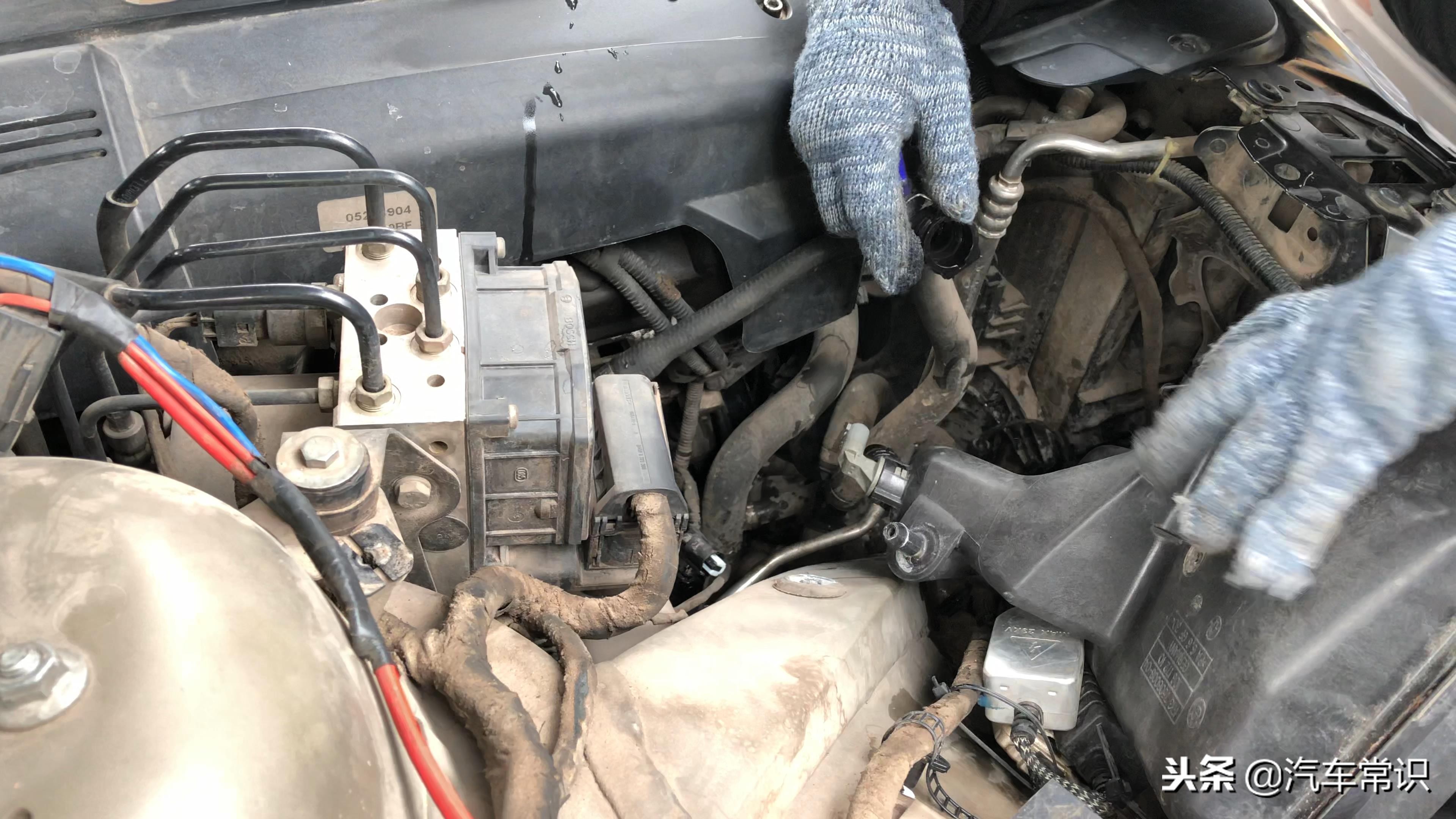 宝马7系730水壶冒气,宝马7系小水壶漏水是什么原因