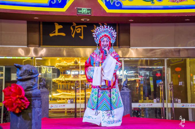 开封不要门票的小吃街,开封有个室内的小吃街