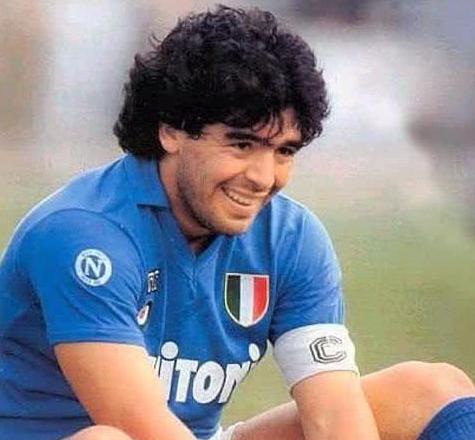 马拉多纳被踢倒多少次,马拉多纳最后一次踢河床