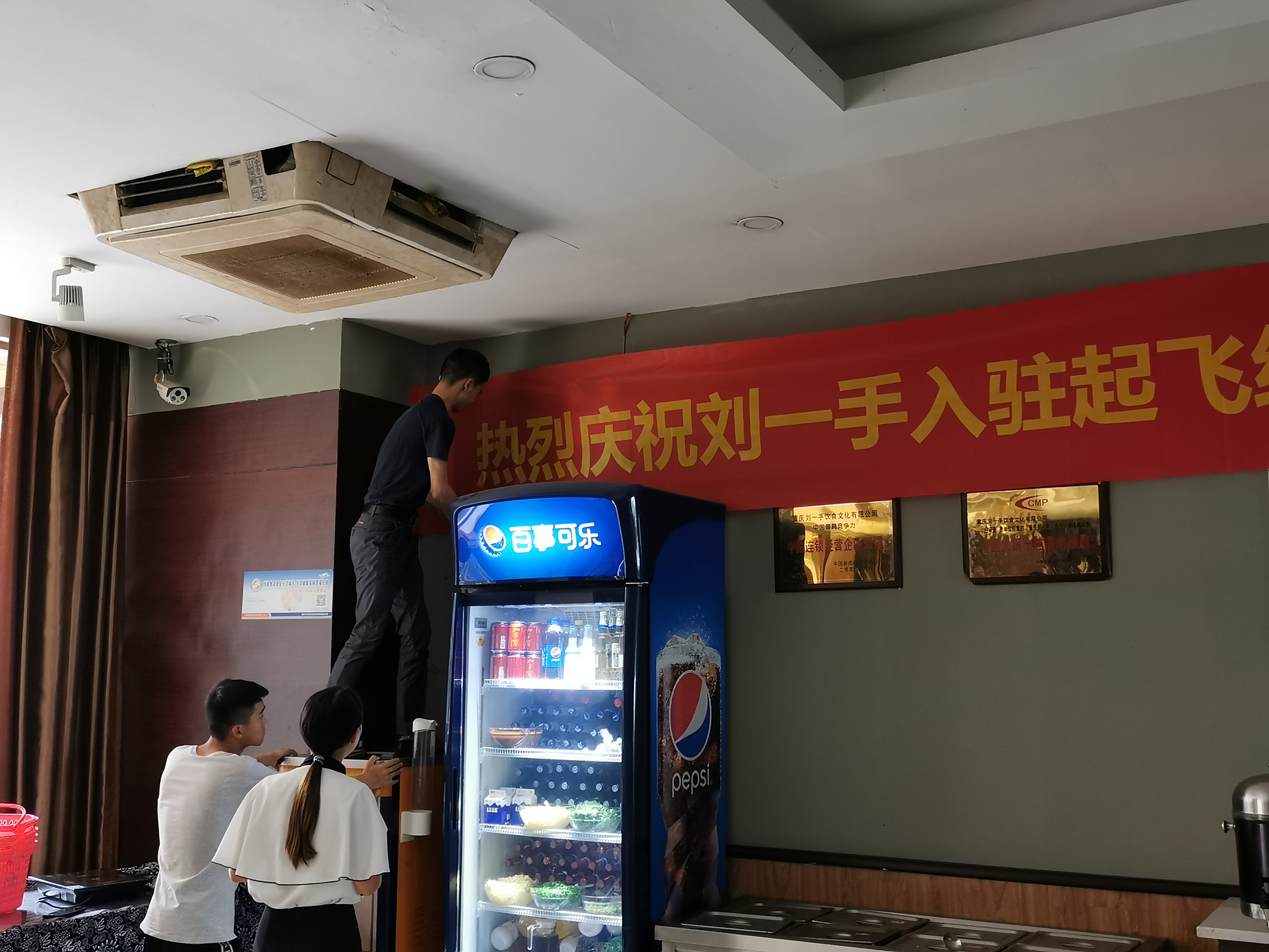 刘一手火锅对比朝天门火锅,川中渝夫火锅与刘一手火锅