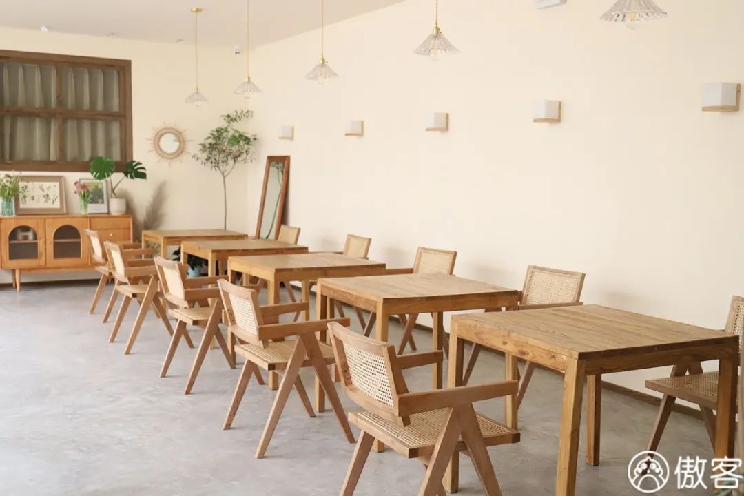 吃完了火遍全网的500㎡甜品店，我们一句话也“骂”不出来