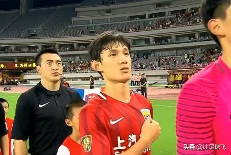 如何看待姜志鹏手臂骨折后入选国家队,并仍为俱乐部首发的行为?