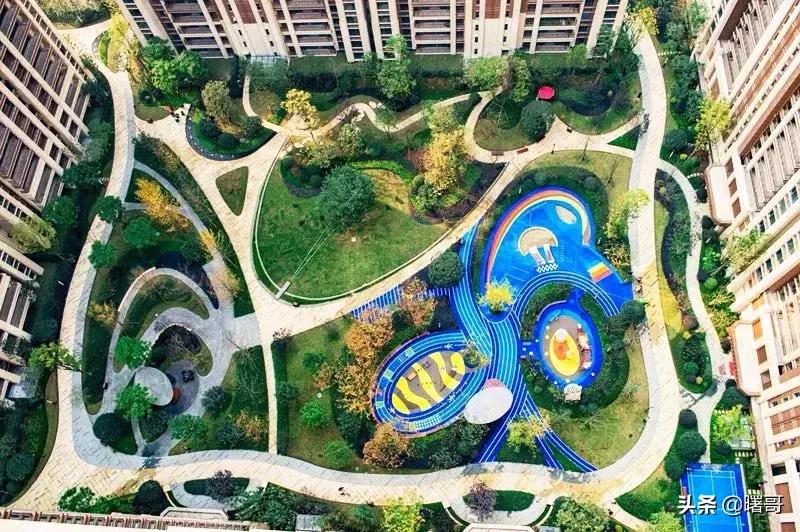 世界上的路本来很平凡，自从遇上设计师，此路非彼路