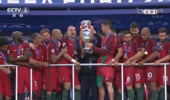 一眼十年原唱歌曲,关于我和足球那些不得不说的故事