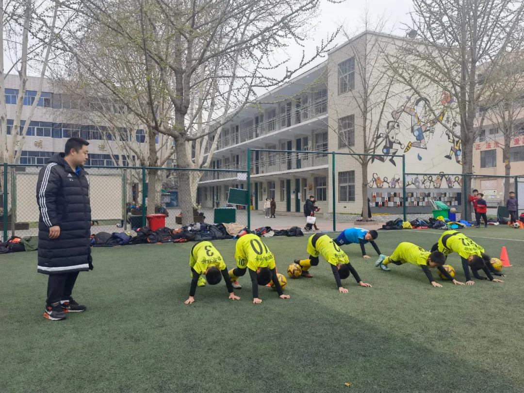 校园足球联赛郑上路,郑州郑上路小学足球队2013