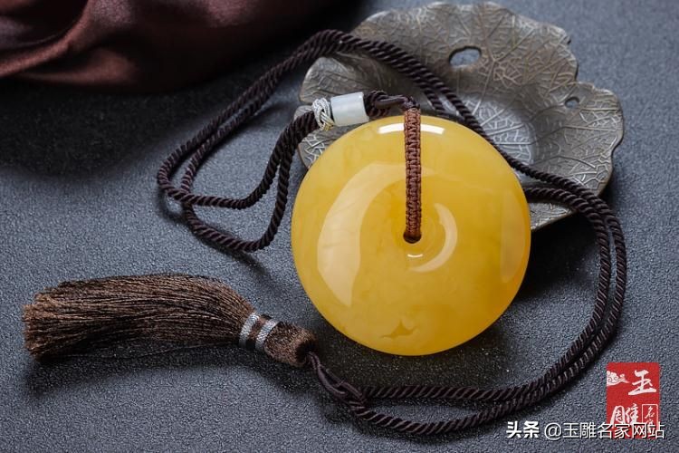 鸡油黄蜜蜡跟鸡油黄玛瑙的区别,蜜蜡是鸡油黄好还是鸡油红好呢