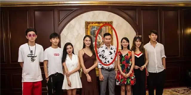 上海“知名导演”拍不雅视频被抓，曾出演《爱情公寓》...