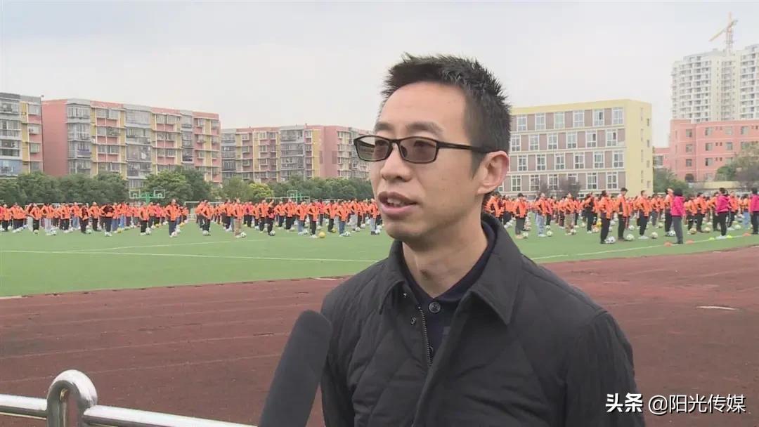全德阳近百个校长都来旌阳看什么？足球！