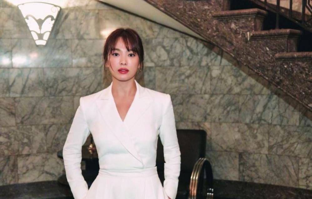 宋仲基去夏威夷度假，宋慧乔狂晒海边贝壳照，是巧合还是隔空PK？