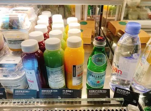 星巴克的依云矿泉水,依云为什么那么贵知乎