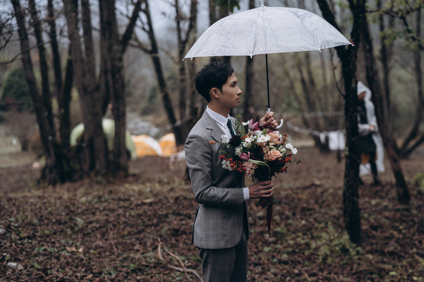 我们带上婚纱，去与世隔绝的山中办了一场绝世婚礼