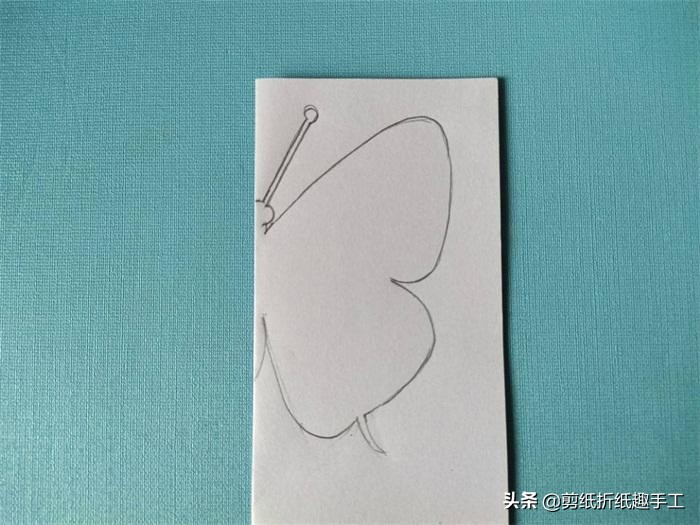 剪纸蝴蝶四只连在一起教程简单,小学生三年级蝴蝶剪纸怎么剪