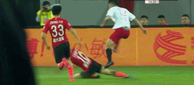 冯潇霆对石柯的评论,恒大上港石柯进球