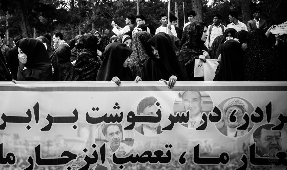 罩袍下的阿富汗,罩袍阿富汗