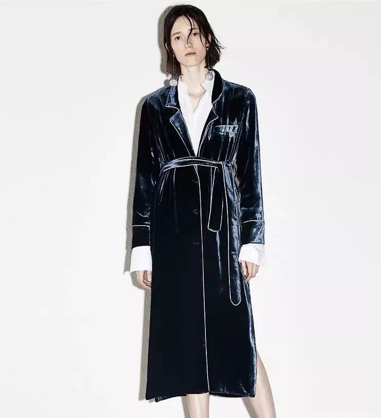 “我要花光我的工资买丝绒”x3遍