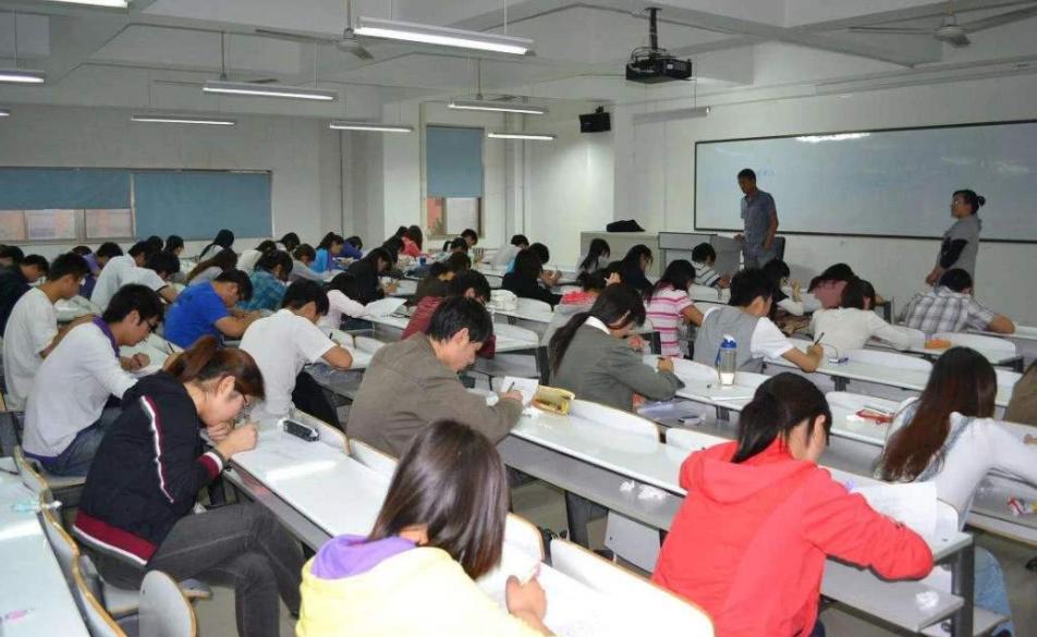 考入专科院校的学生,5件事情要尽早准备,抢占先机才能更有发展