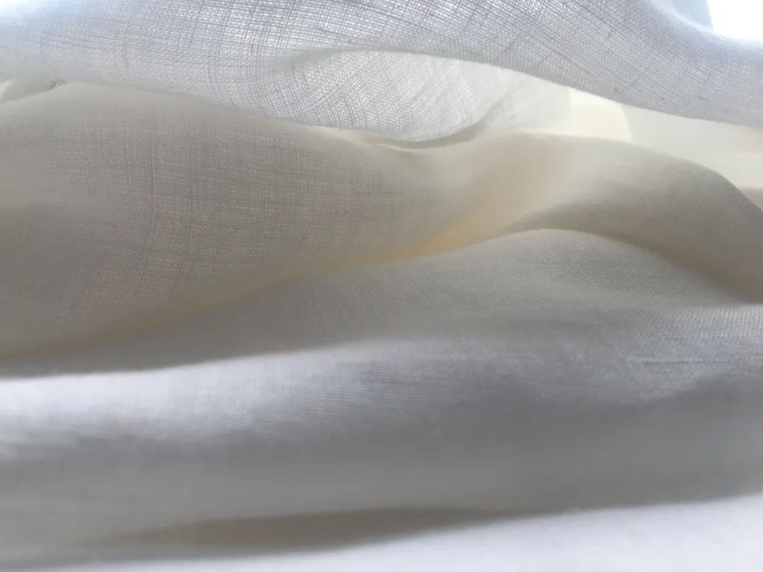 穿苎麻大气从容之美,穿一袭香云纱尽显古典韵美