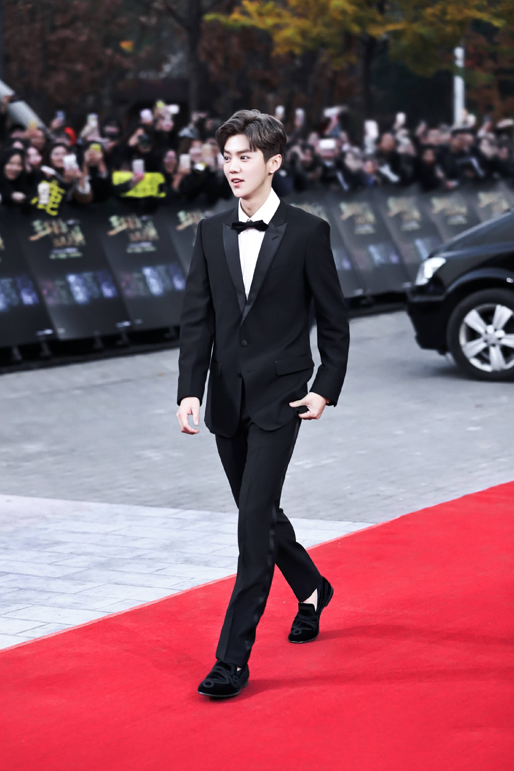 鹿晗白西装上瘾造型,鹿晗所有发型和西装