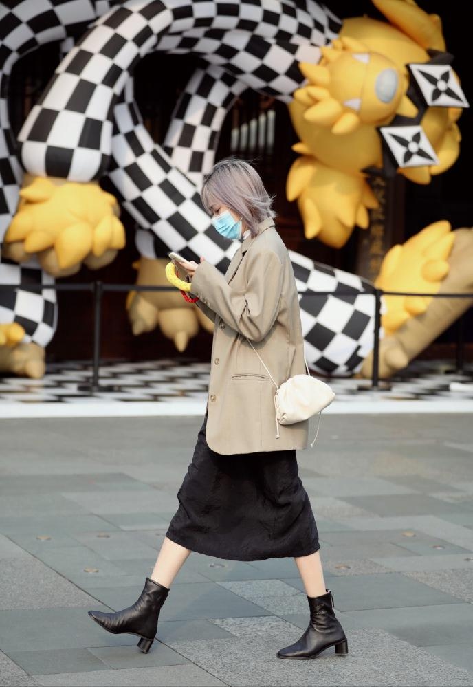 西装裙子2020年春季最时髦的穿法,好看的西装裙子的搭配