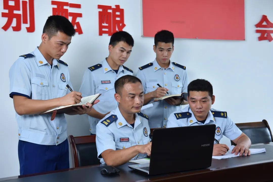 报告文学六：火焰蓝，盛开英雄之花——记贵港消防“全国青年岗位能手”王浩