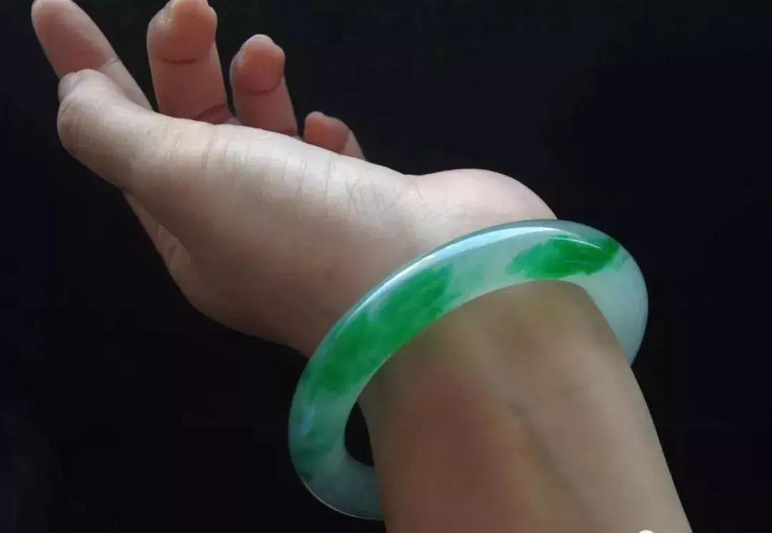 买翡翠如何避免走弯路,买翡翠手镯小技巧