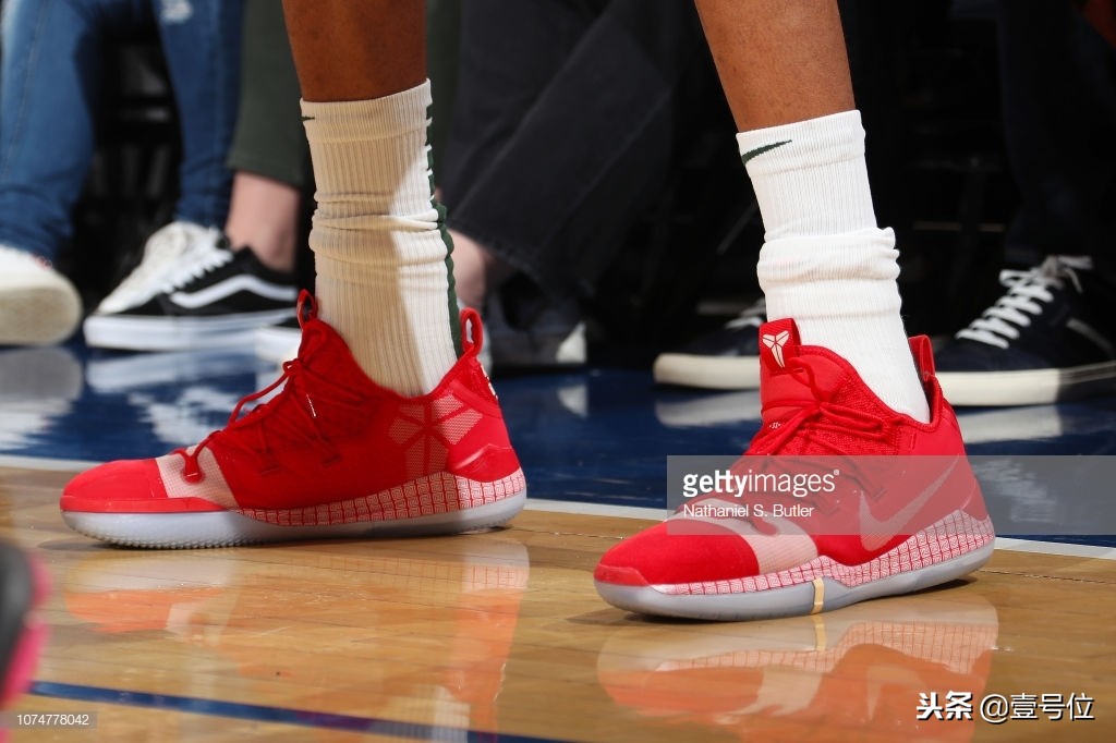 圣诞大战球鞋上脚,2010圣诞大战科比上脚球鞋