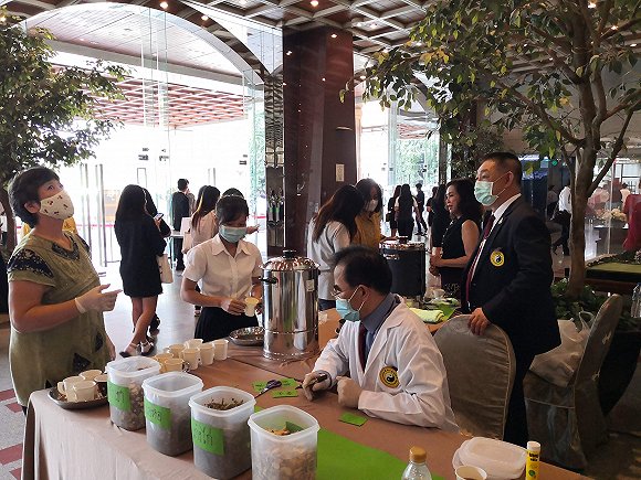 中医药在新冠肺炎疫情防治的作用,泰国专家回应新冠肺炎疫情