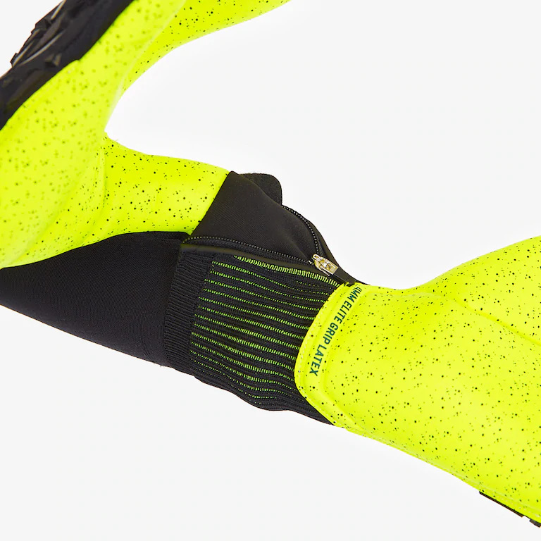 puma和adidas门将手套哪个好,puma守门员手套新款