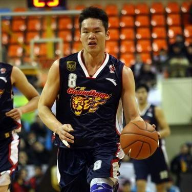 揭秘朱芳雨与现任妻子的恩爱秘密,朱芳雨三次婚姻