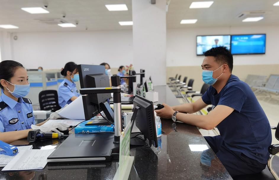 珠海5万新号牌刚刚入号池，宝马车主就抢走4条3！还有888、999