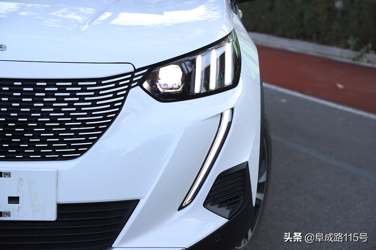 奶帅的面孔，裸眼3D的内容，一身名牌的e2008缺点究竟在哪