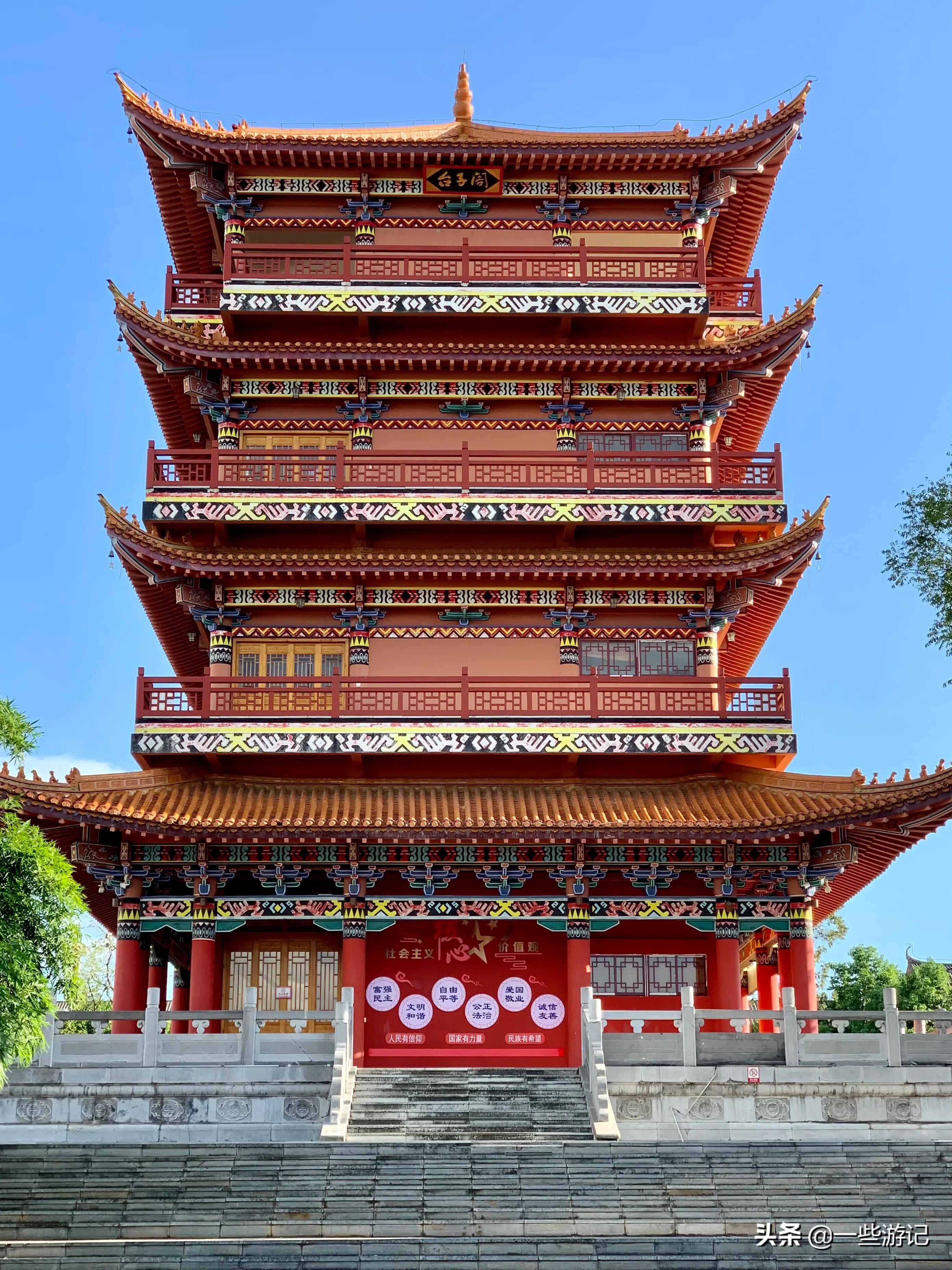 蒙自尼苏小镇大屯海蓝花楹,蒙自大屯海尼苏小镇