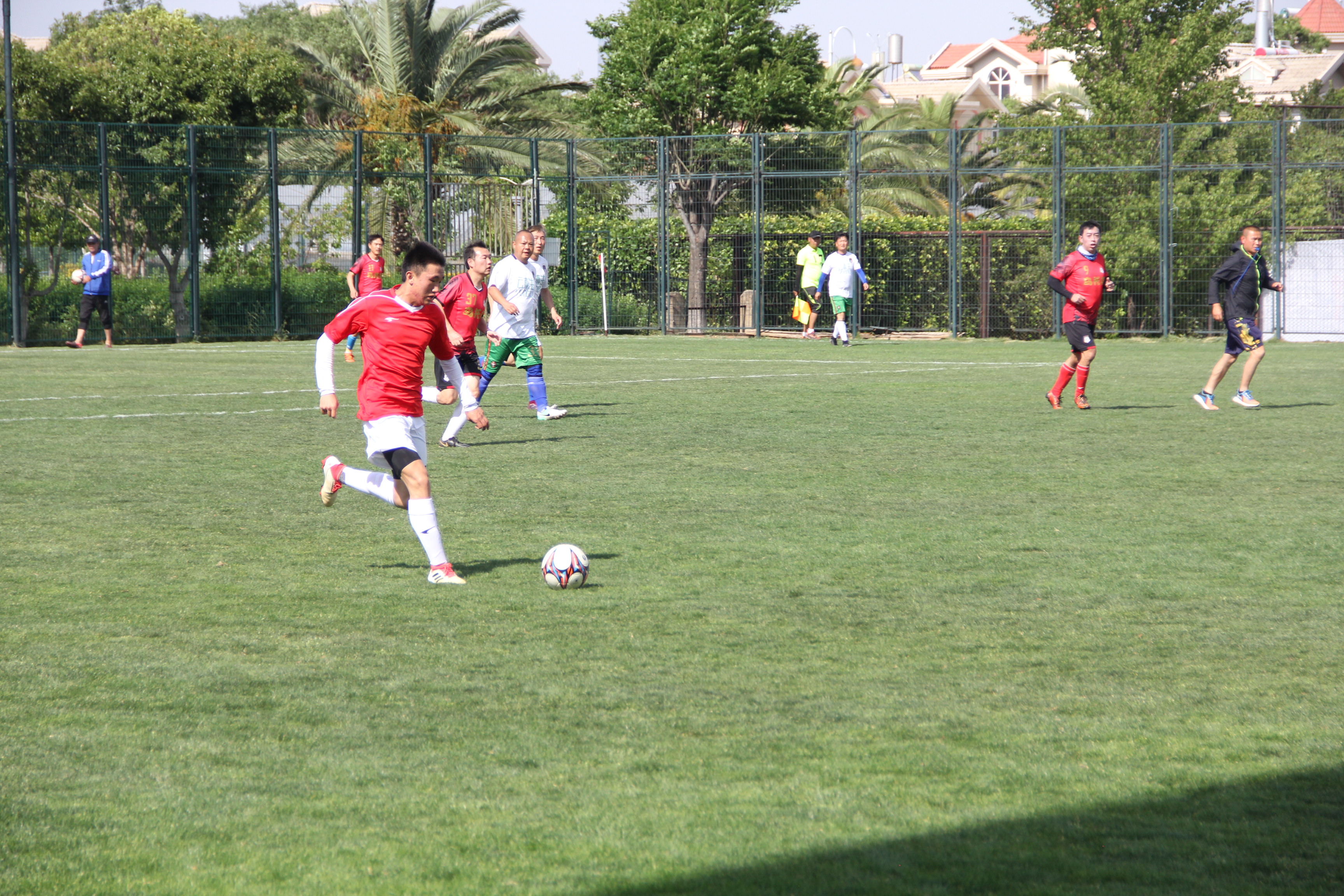 志航杯快乐周末足球赛：乐动五战全胜鑫宏鹰老当益壮