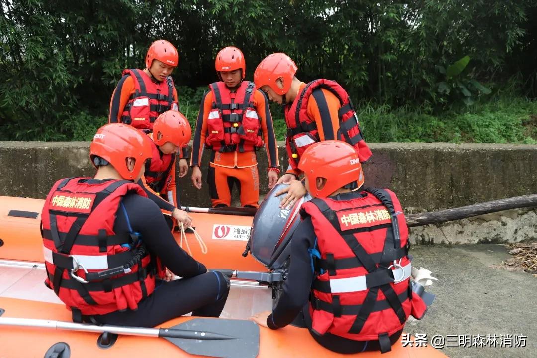 看蓝朋友如何燃爆绳索训练场,冲锋舟带有驾驶室驾驶技巧