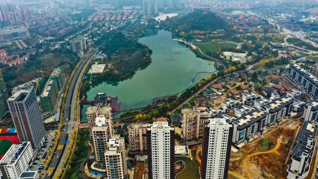 8字头带地暖，500米内山水双公园，恒大献上一曲“惊雷”