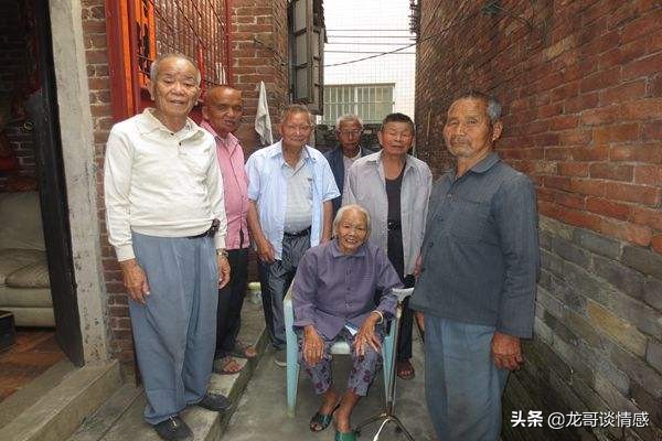 老人发病家属放弃治疗医生含泪说,临终老人病重家人能放弃治疗吗