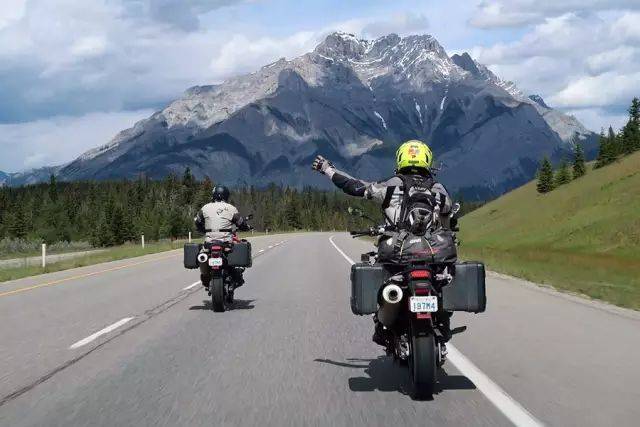 带眼镜槽的摩托头盔推荐,摩托头盔大小怎么算合适