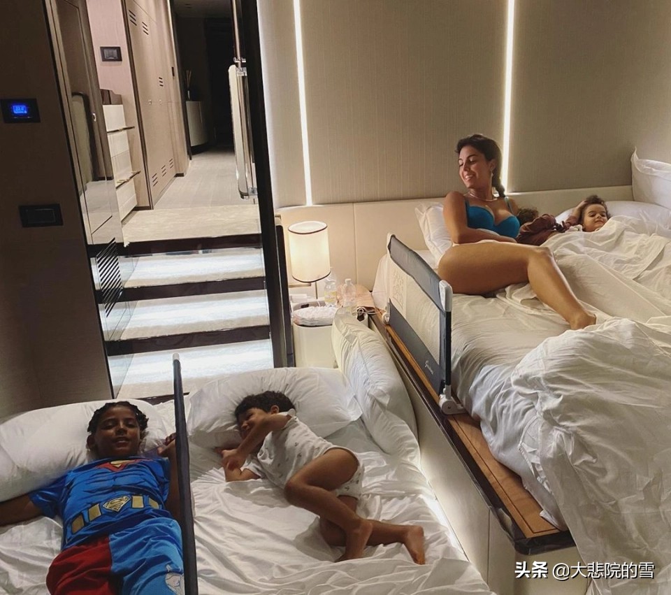 c罗晒游艇度假照,c罗晒与家人度假照c罗的生活照