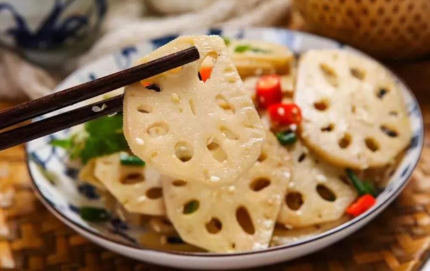 莲藕焯水防止变黑用什么化学品,藕片焯水不变黑的办法