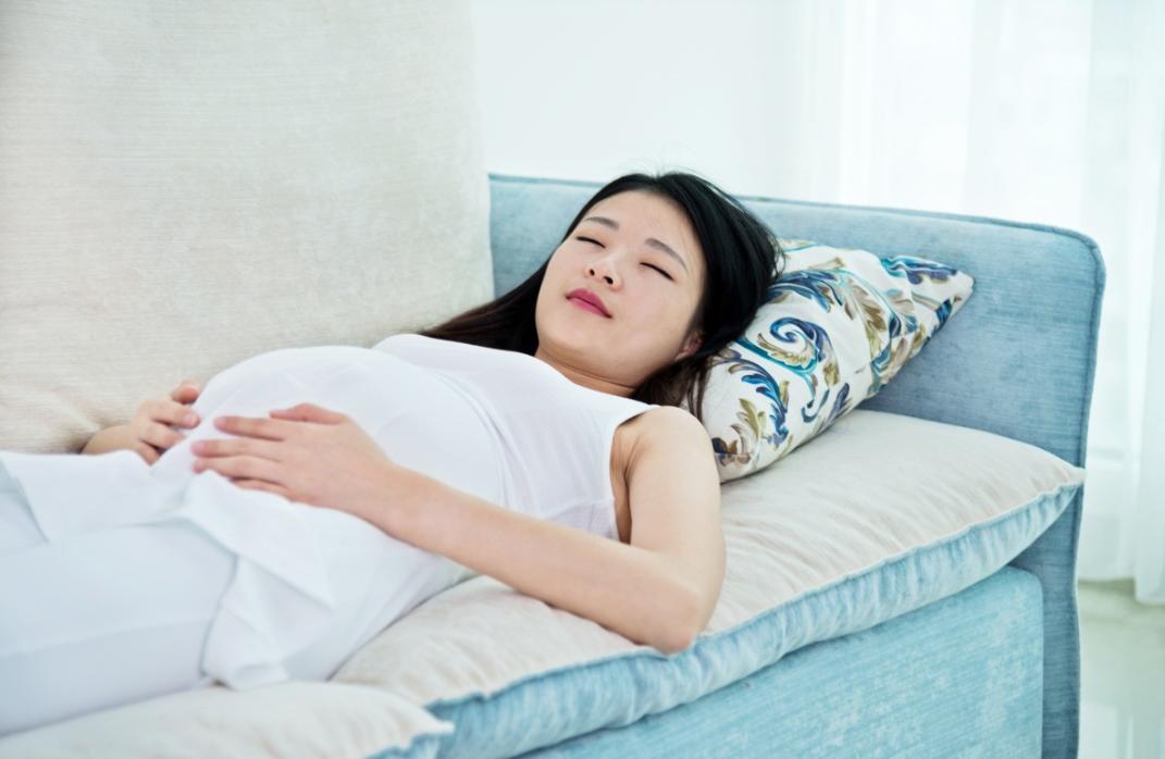 准妈妈孕期肚皮上为什么会长毛？老人说怀的男宝，真的是这样吗？