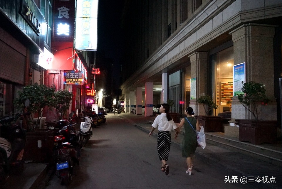 帅气小伙去夜店,小伙开夜场