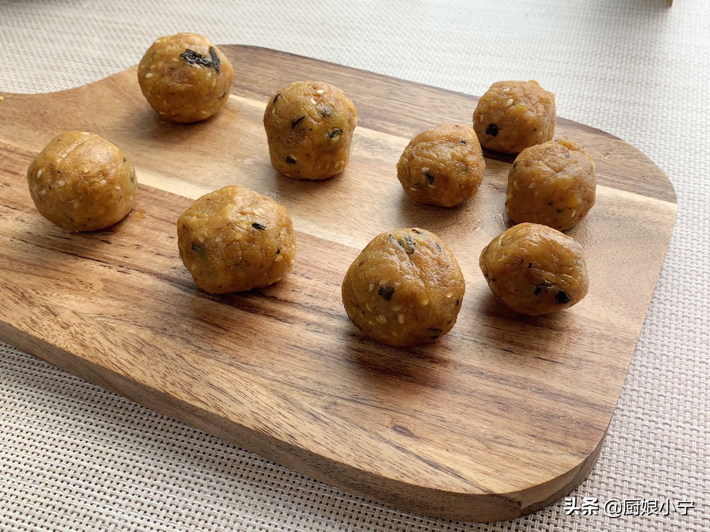 清明节吃青团青团该怎么做,清明节做的青团